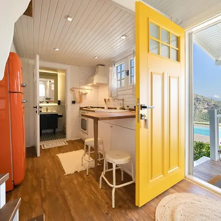 The Box House & Charming Private Tiny House & Pool * Гёчек