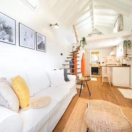 The Box House & Charming Private Tiny House & Pool Villa *