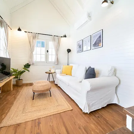 Вилла The Box House & Charming Private Tiny House & Pool Гёчек