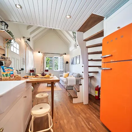 Вилла The Box House & Charming Private Tiny House & Pool