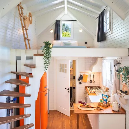 The Box House & Charming Private Tiny House & Pool Villa *