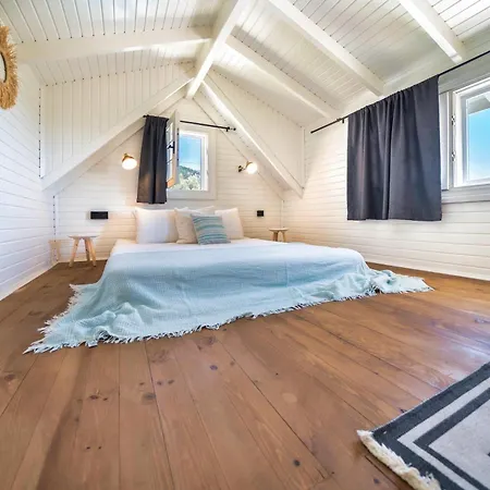 Вилла The Box House & Charming Private Tiny House & Pool Гёчек
