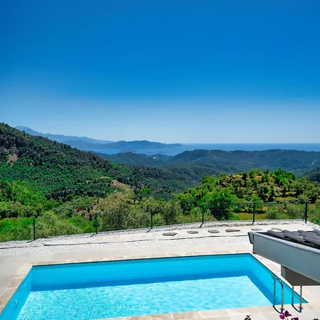 The Box House & Charming Private Tiny House & Pool Villa