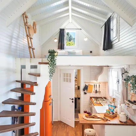 Вилла The Box House & Charming Private Tiny House & Pool *